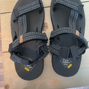 Freewaters brand new size 10